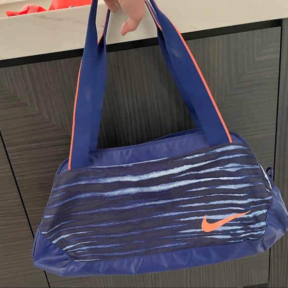 Nike Duffle Bag - Picture 2 of 7